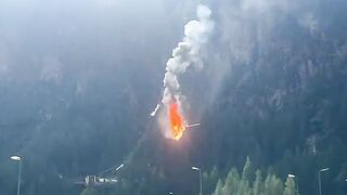Italy: Gyrocopter Meets Cable Line, Two Dead