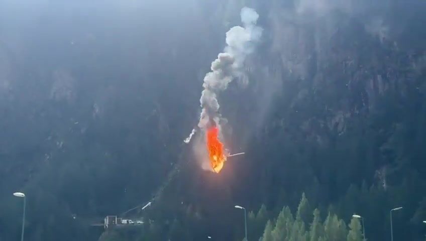 Italy: Gyrocopter Meets Cable Line, Two Dead