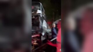 Collision between i Bus and Isuzu Leaves Two Dead and Two Injured in Indonesia