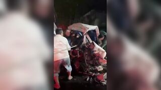 Collision between i Bus and Isuzu Leaves Two Dead and Two Injured in Indonesia