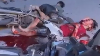 Everyone Films The Bleeder, Nobody Helps