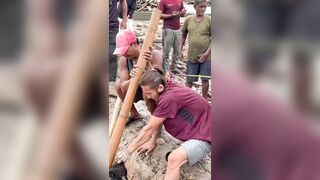 They Steal Jewelry From Body Of A Woman Killed During Flood In Nepal