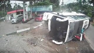 35 Injured After Wedding Bus Overturns in  India