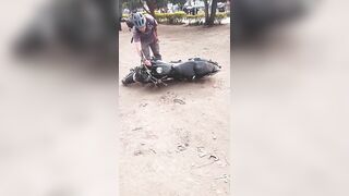 Thief Hit Pedestrian Before Getting Caught And Beaten By Locals In Colombia
