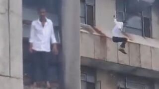 Man Jumps From 4th Floor Of A Hospital In India