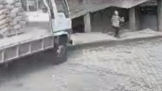 Out Of Control Truck Kills Pedestrain, Driver In Ecuador