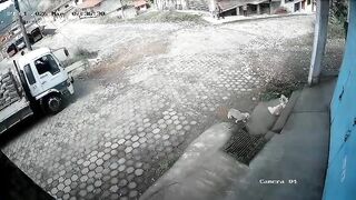 Out Of Control Truck Kills Pedestrain, Driver In Ecuador