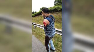 Classic: Man Walks and Talks on Phone Like It’s Just a Scratch