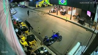 (REPOST)Hitman Calmly Approaches His Target While He Hangs out with friends and shoots him