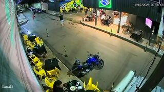 (REPOST)Hitman Calmly Approaches His Target While He Hangs out with friends and shoots him