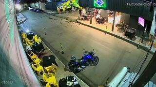 (REPOST)Hitman Calmly Approaches His Target While He Hangs out with friends and shoots him