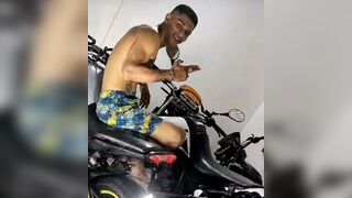 (REPOST)A bloodthirsty and sexy criminal shot dead by the Colombian police.