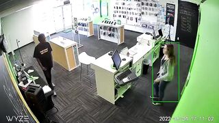 (2022 )Thief Enters A Store And Savagely Beats A Girl.