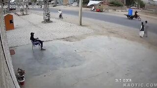 CLASSIC Security Guard In Pakistan Kills Man By Shooting Him In The Neck With A Shotgun.