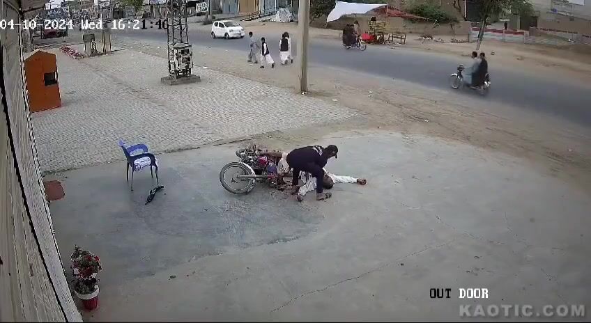 CLASSIC Security Guard In Pakistan Kills Man By Shooting Him In The Neck With A Shotgun.