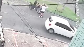 Off Duty Officer Took Down One Of The Robbers