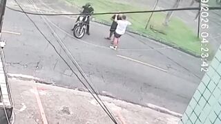 Off Duty Officer Took Down One Of The Robbers