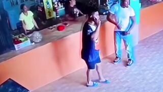 CLASSIC 2 guys attack man with machetes, both get shot.