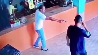 CLASSIC 2 guys attack man with machetes, both get shot.