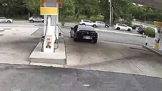 USA: Thief Shot While Trying To Rob A Driver At A Gas Station In Illinois