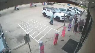 USA: Fight in the parking lot of convenience store escalated into a shooting