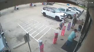 USA: Fight in the parking lot of convenience store escalated into a shooting