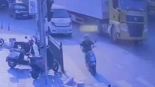 Poor Woman Biker Had No Chance