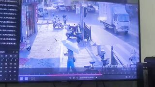 Poor Woman Biker Had No Chance