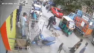 Man Stabs His EX And Leaves The Knife Stuck In Her Back