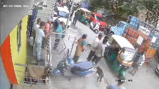 Man Stabs His EX And Leaves The Knife Stuck In Her Back