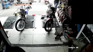 Motorcycle Shop Employee Gets Executed By Fake Delivery Man