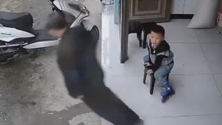 Elderly Man Suddenly Collapses, Dies In Front Of His Grandson In China