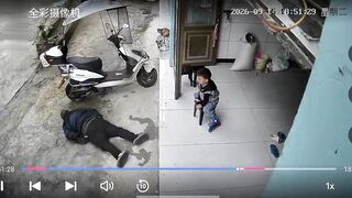 Elderly Man Suddenly Collapses, Dies In Front Of His Grandson In China