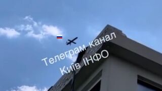 Ukr air defenses fails in video and Rus missile hits.
