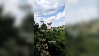 Ukr air defenses fails in video and Rus missile hits.
