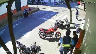 Colombian Traffic Cop Dropped In Coward Punch Attack