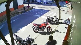 Colombian Traffic Cop Dropped In Coward Punch Attack
