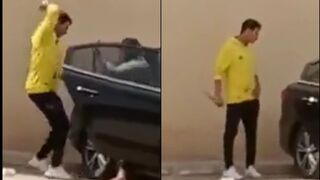 Saoudi lunatic young man stabb random guy sitting in his car