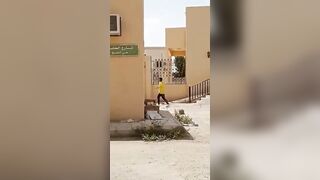 Saoudi lunatic young man stabb random guy sitting in his car