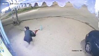 Off Duty Cop Working As An App Driver Shoots Criminal During An Attmpted Robbery