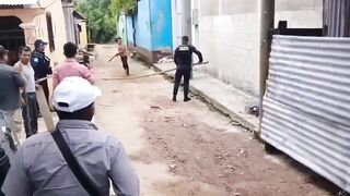 Intoxicated Man With Machete VS Police In Guatemala