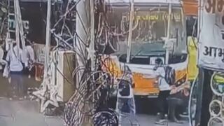 Brakes Fail on Electric Bus, Killing 1 and Seriously Injuring 3