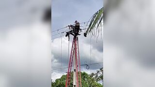Electric Company Worker Electrocuted, Killed While Fixing Live Wires