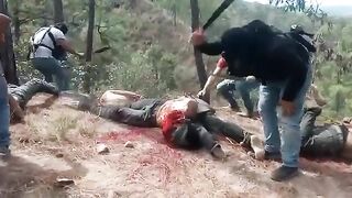 CLASSIC Mexico - 5 men sentenced to death for drug crimes are beheaded in the mountains