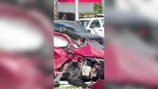 USA: Police Chase Ends With Crash In Florida