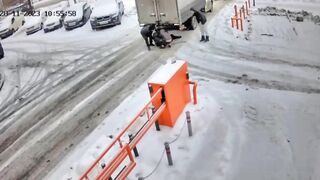 CLASSIC Russian man crushed by reversing truck