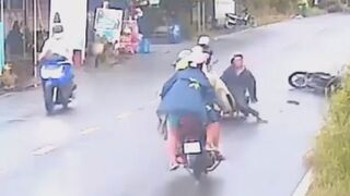 Collision Between Several Mopeds Leaves One Dead In Vietnam