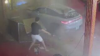 Thailand: Several injured after car crashed into a  Shrine in Bangkok