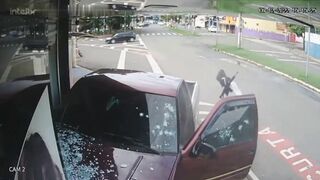 Man shot to death with automatic rifle (Classic Video)