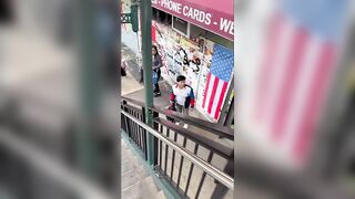USA: Man Fatally Stabs His Opp On New York Train And Attempts To Flee